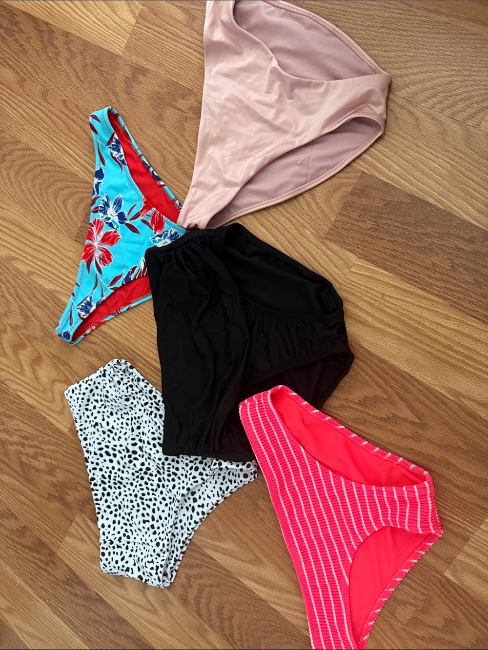 Women’s swim bottom’s. All sized medium